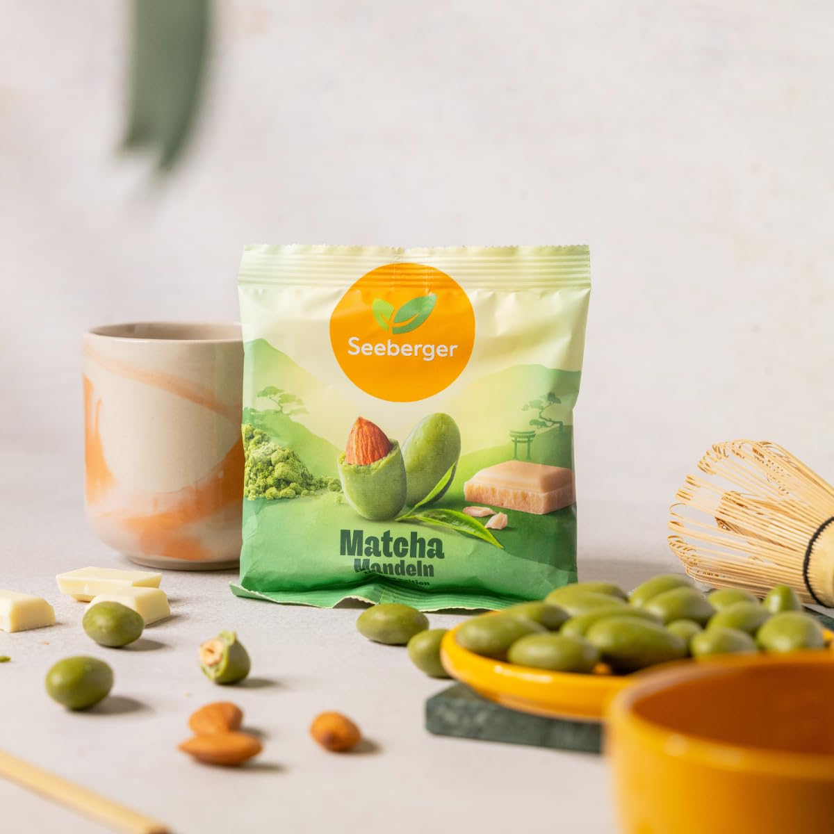 seeberger-s-salzig-matcha-mandeln-wei-e-schokolade-60g image 5