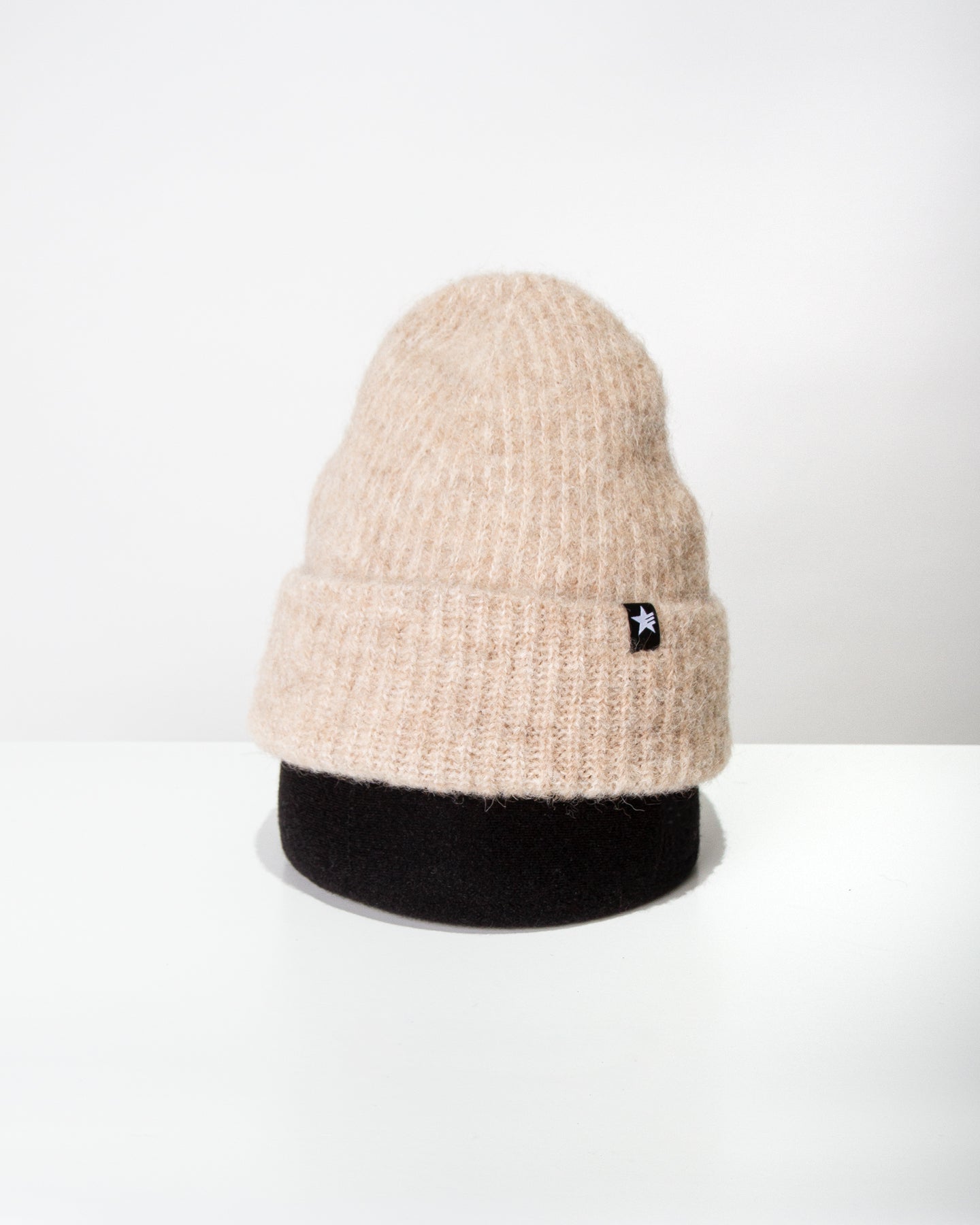 esperando-kaelyn-beanie-beige-m-tze-alpaka-nahtlos image 2