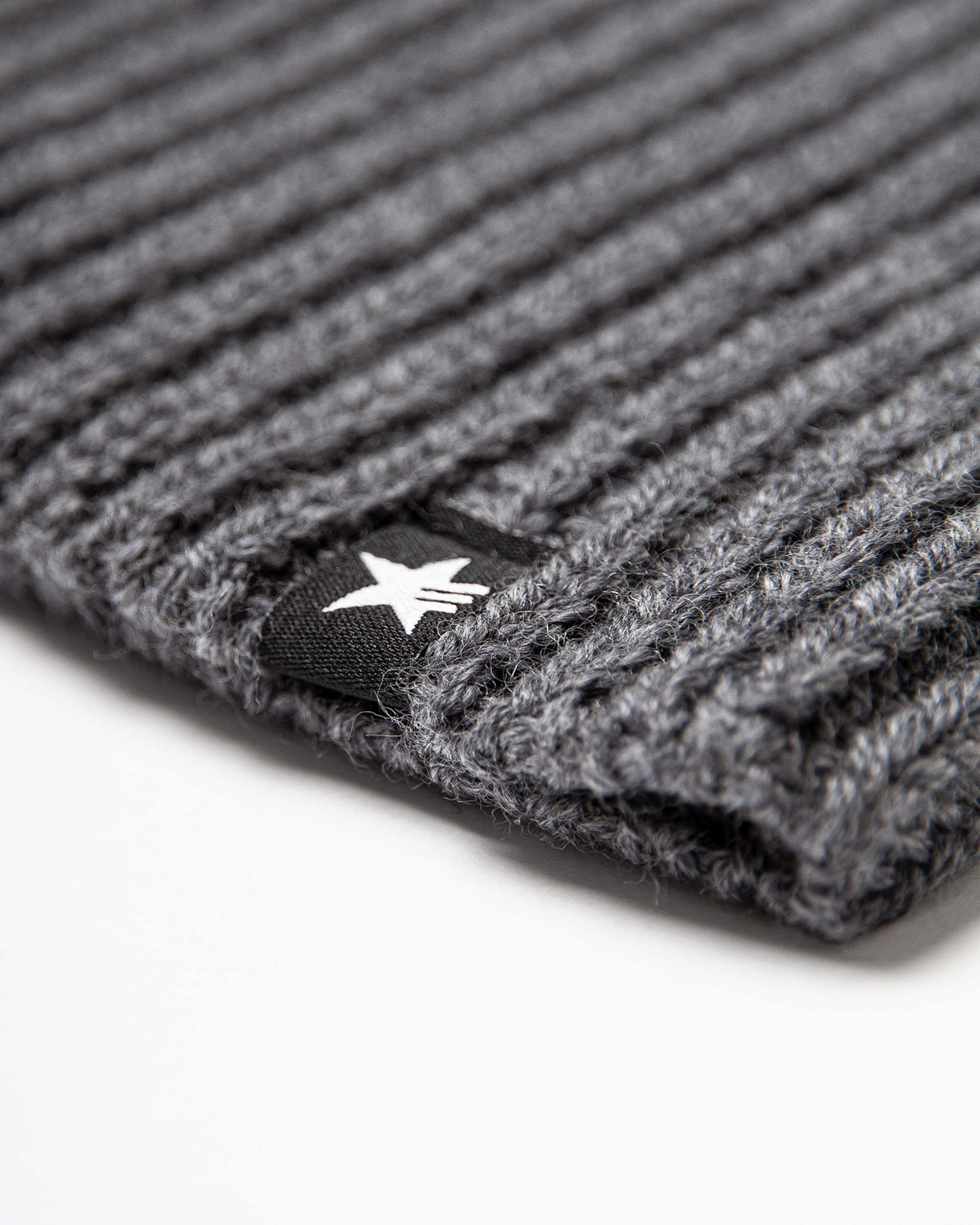 esperando-aakster-beanie-dunkelgrau-merino-m-tze image 4